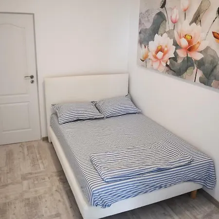 Marin Apartament アパート ナボダリ